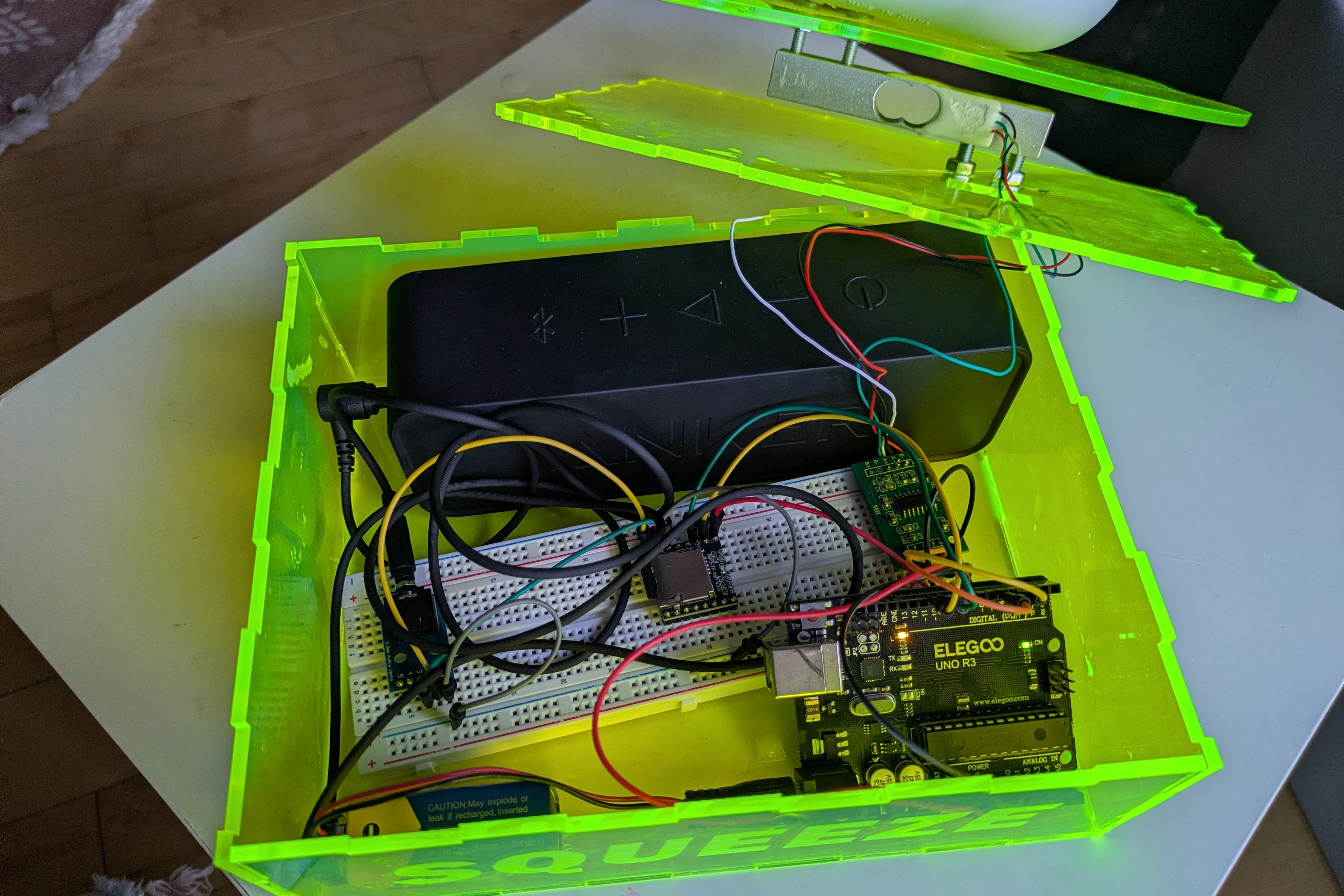 inside of the sponge tray device showing the electronic components.